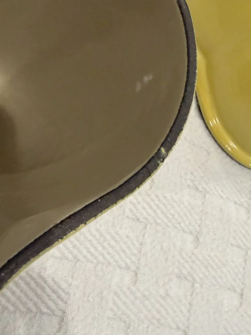 Le Creuset Yellow Bell Pepper Cocotte – Enameled Cast Iron Covered Casserole